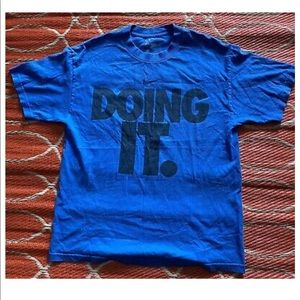 NIKE LOOSE FIT DOING IT SWOOSH Blue T-SHIRT SIZE L